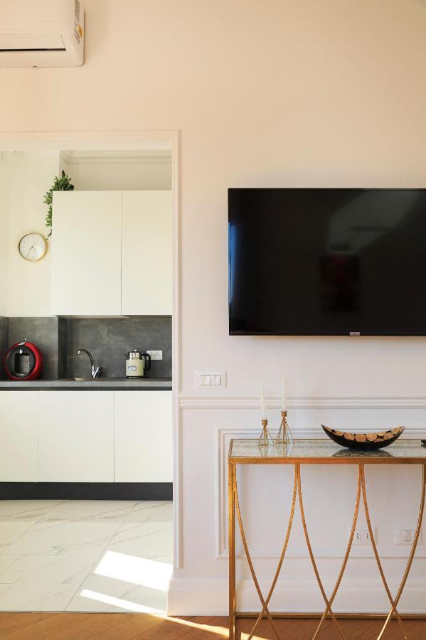 Apartamento Iris Appartement Lesa Buitenkant foto
