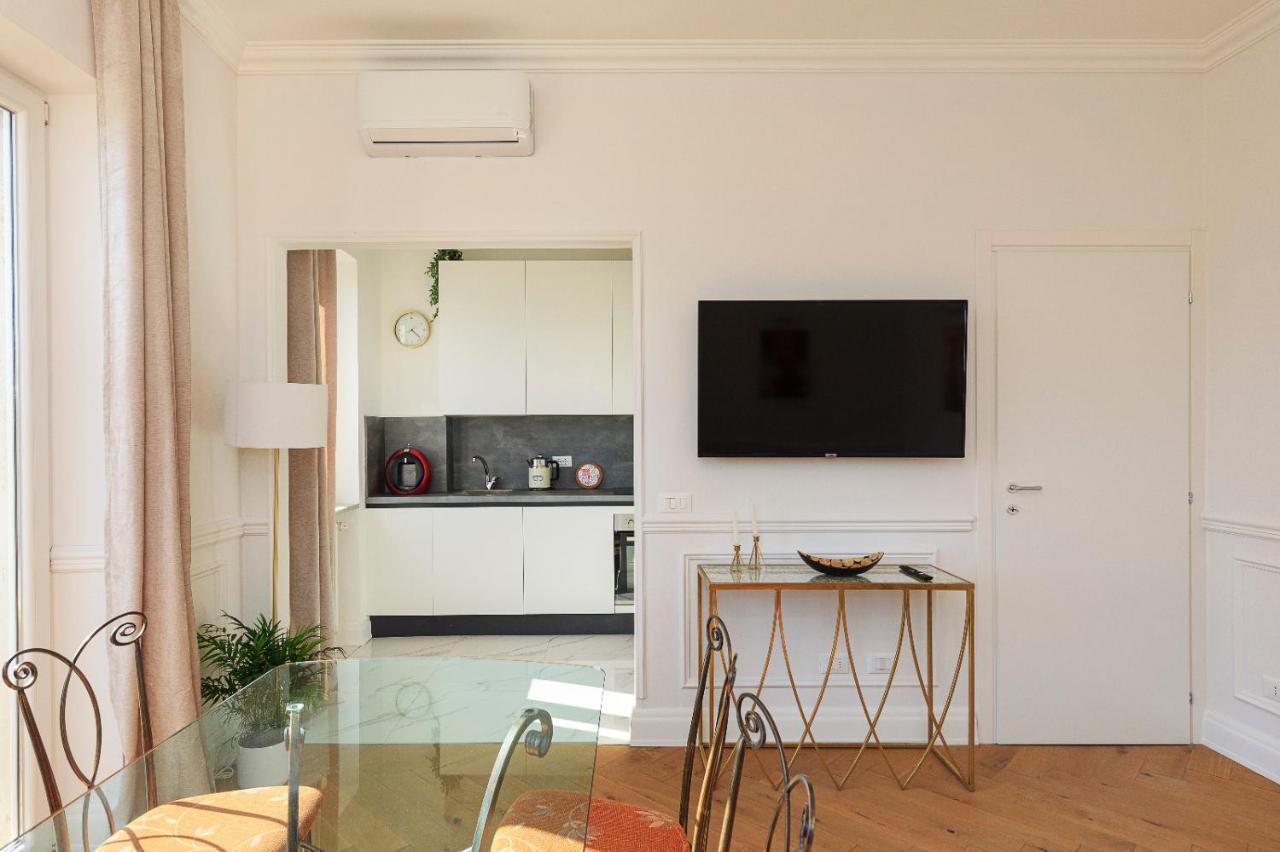 Apartamento Iris Appartement Lesa Buitenkant foto