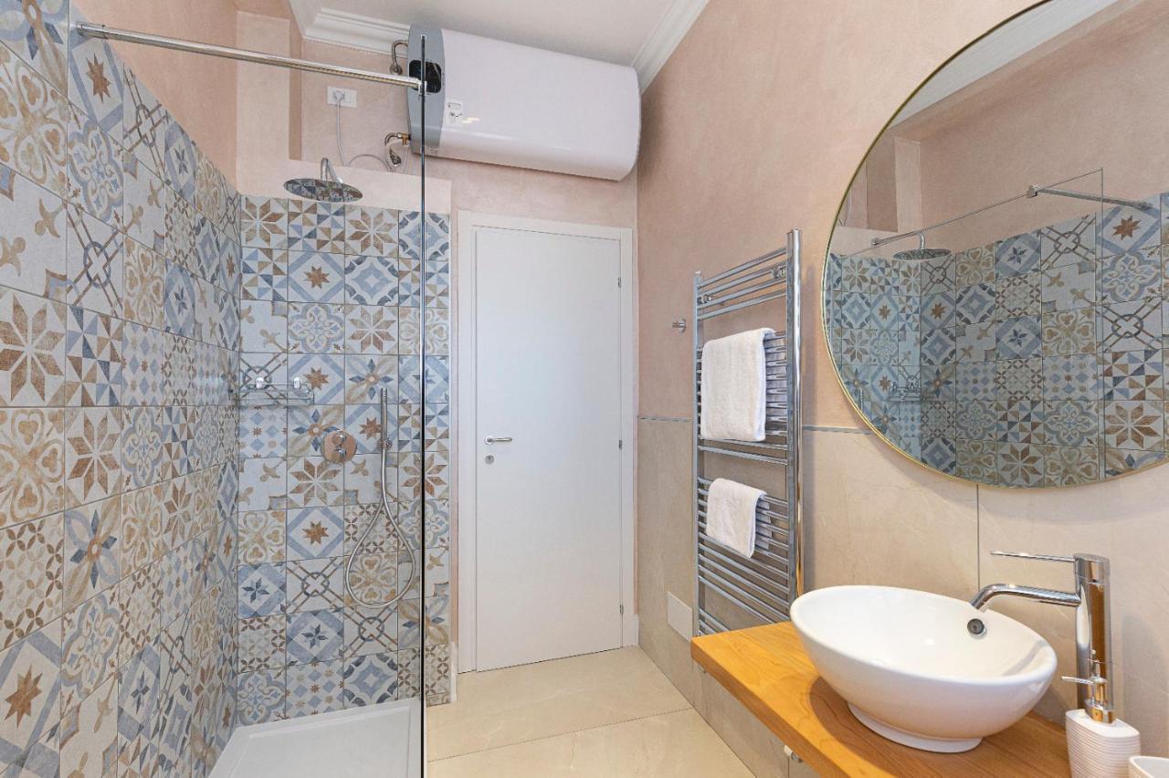 Apartamento Iris Appartement Lesa Buitenkant foto